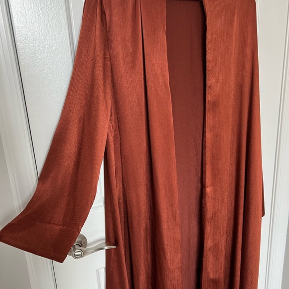 Veiled Collection Textured Open Abaya - Picture 5 of 12